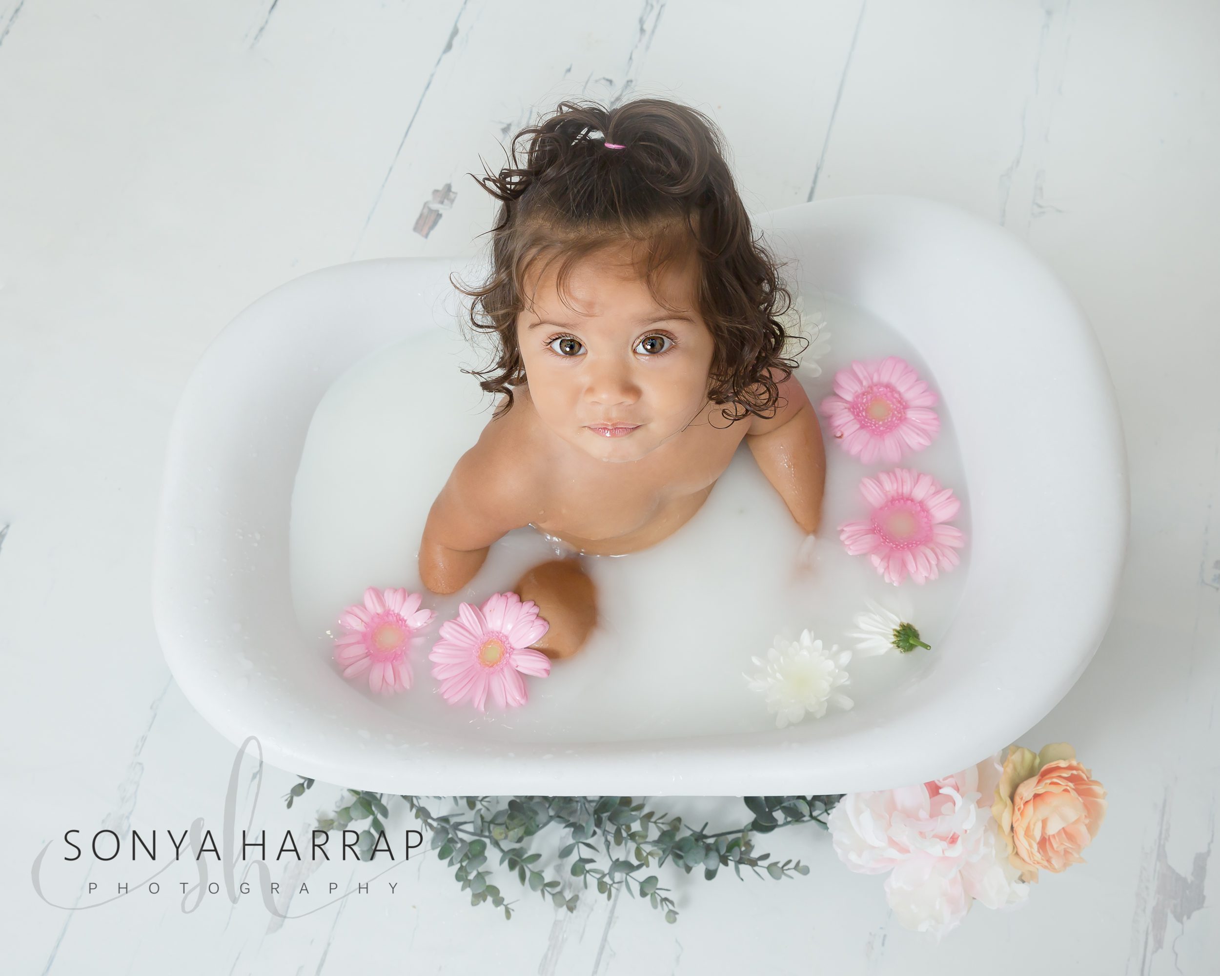 Milk bath Cake smash photoshoot for 1st birthday girl by Sonya Harrap Photography Hertfordshire Welwyn garden city --38