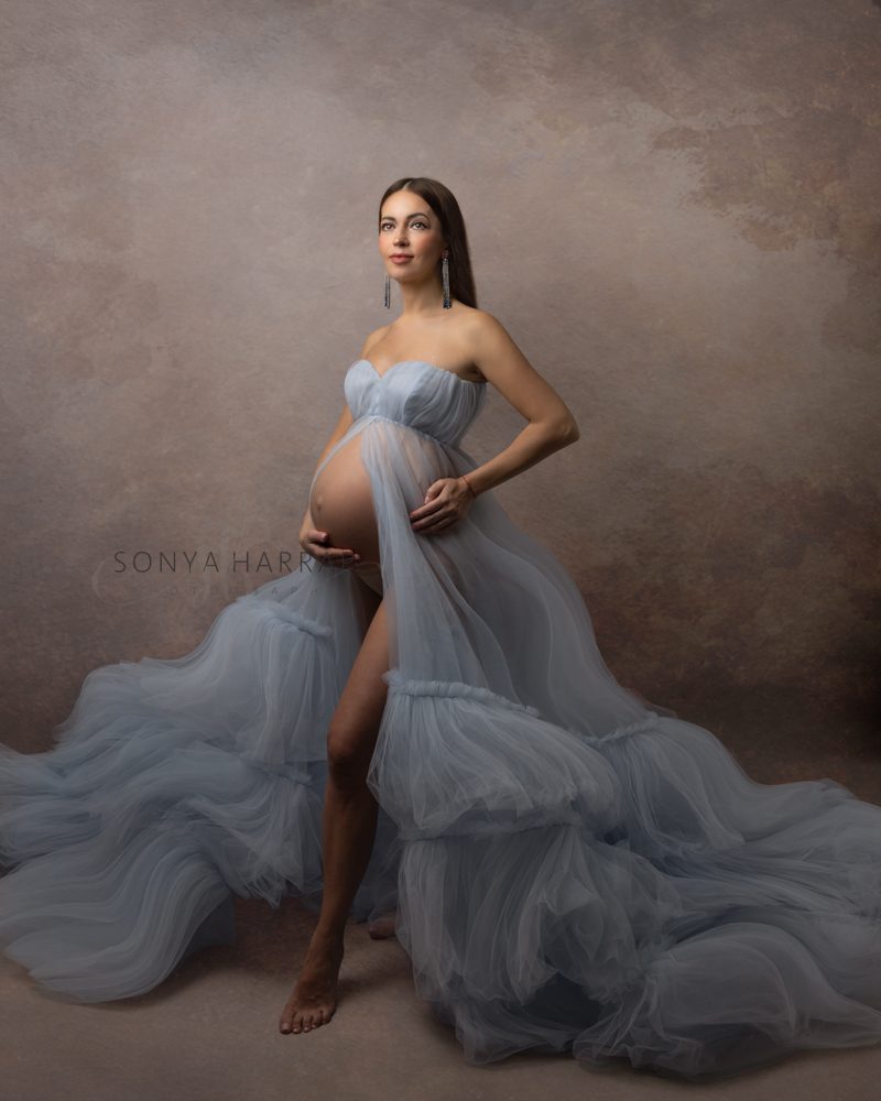 Don't know what to wear for your maternity photoshoot? Check out these  stunning outfit ideas - Face2Face Africa