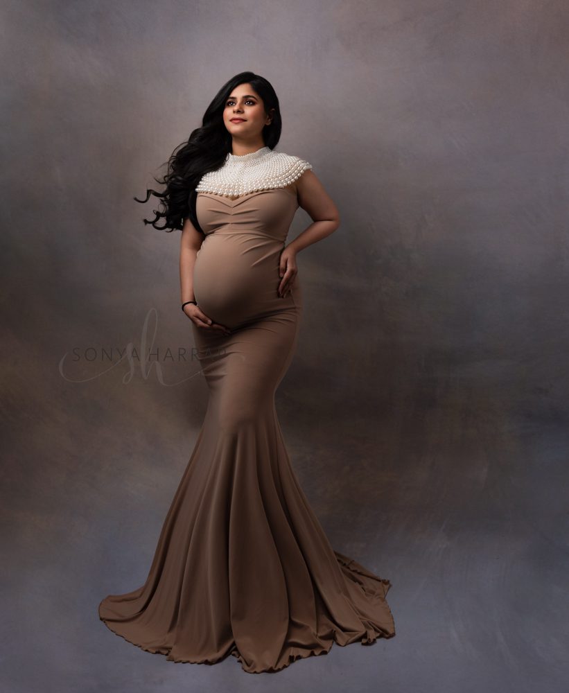 Modest no skin Maternity photoshoot in welwyn garden city - simple maternity photoshoot