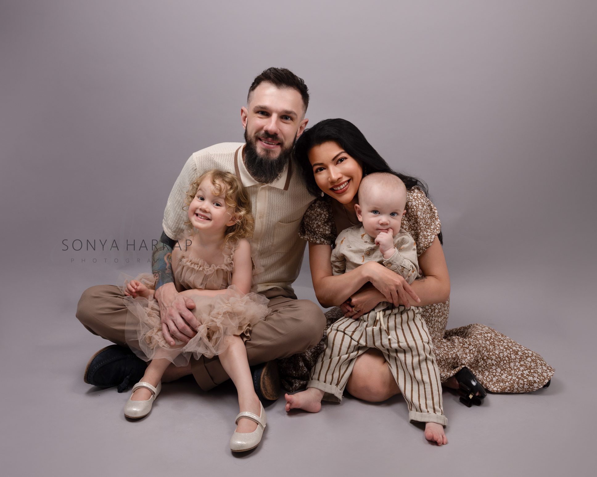 Family photoshoot by Sonya Harrap