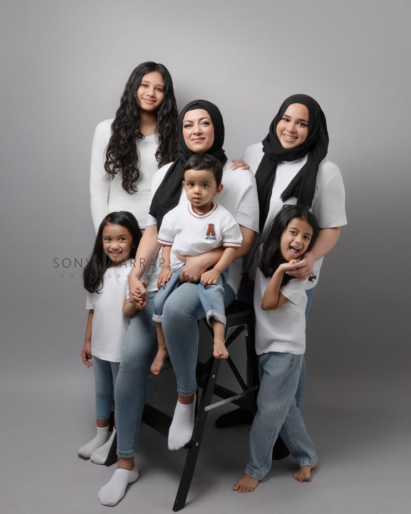 Family enjoying a relaxed photography session near St Albans