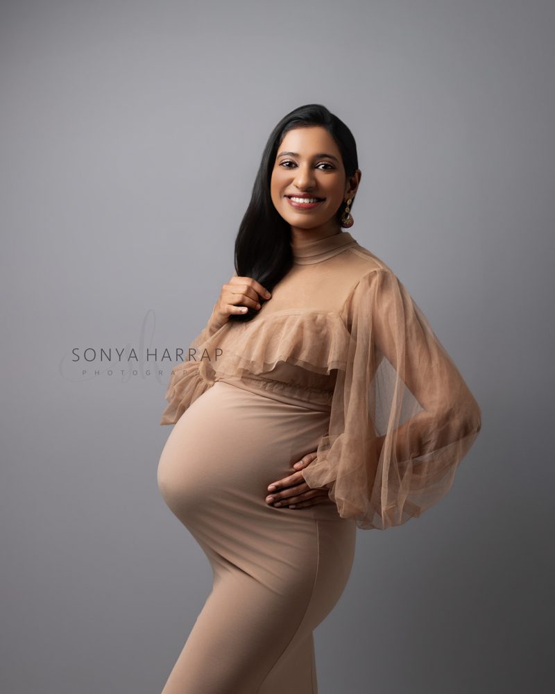 Modest no skin Maternity photoshoot in welwyn garden city - simple maternity photoshoot