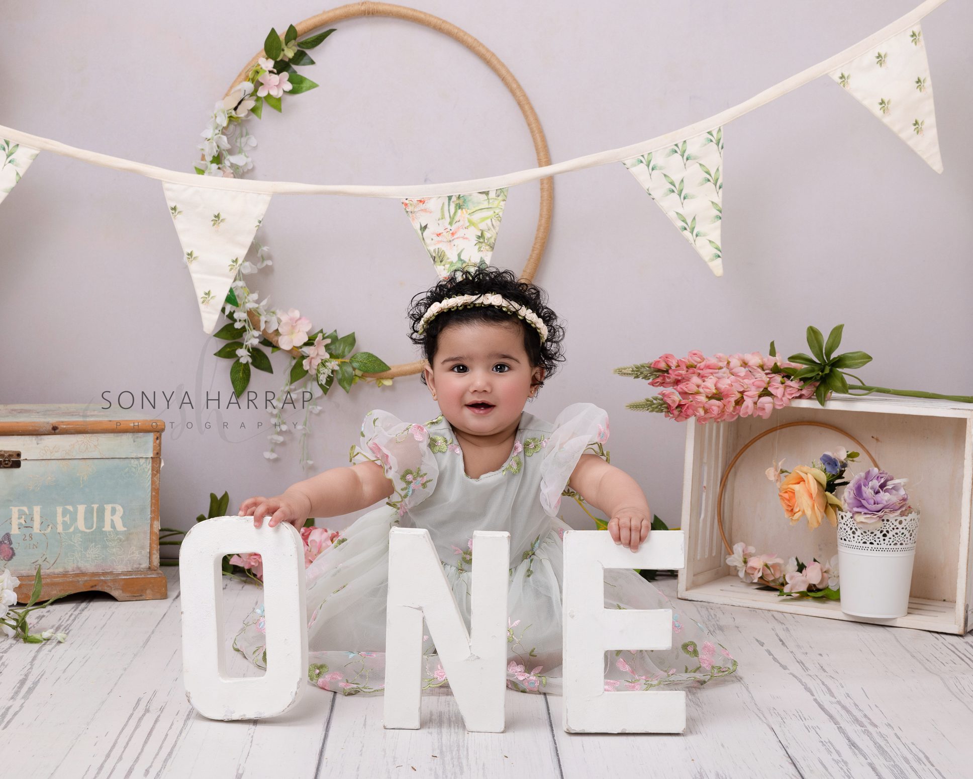 1st Birthday baby cake smash photoshoot Sonya Harrap welwyn garden city st albans Watford stevenage
