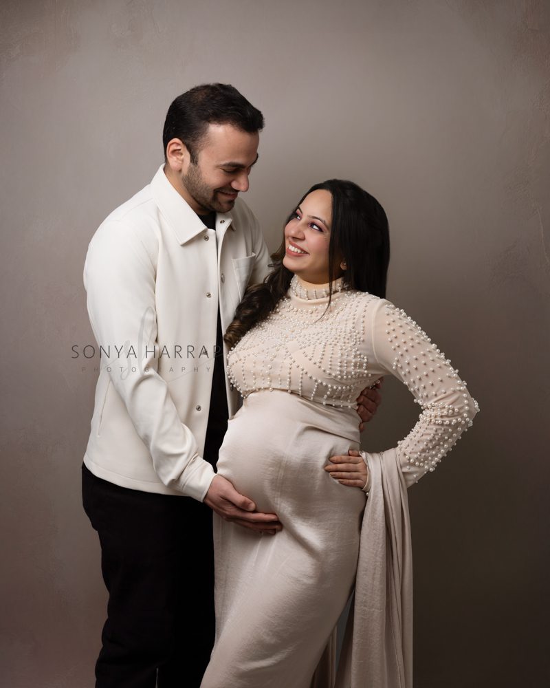 Modest no skin Maternity Pregnancy photoshoot by Sonya Harrap Hertfirdshire wealth garden St Albans watford