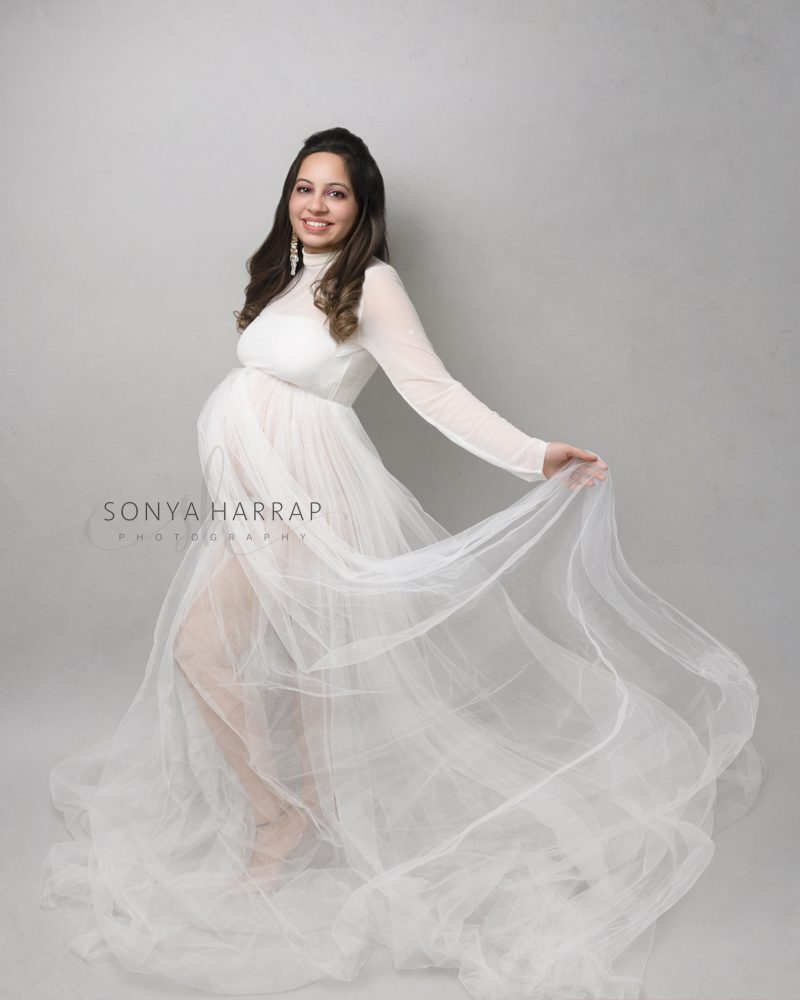 Modest no skin Maternity Pregnancy photoshoot by Sonya Harrap Hertfirdshire wealth garden St Albans watford