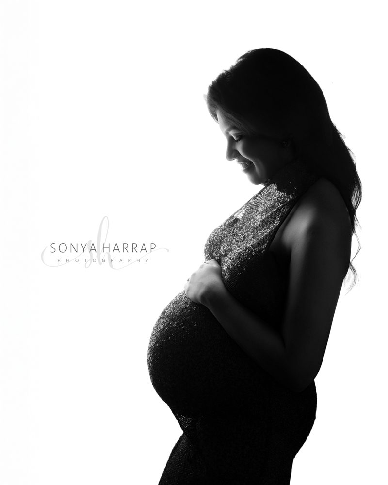 Modest no skin Maternity Pregnancy photoshoot by Sonya Harrap Hertfirdshire wealth garden St Albans watford