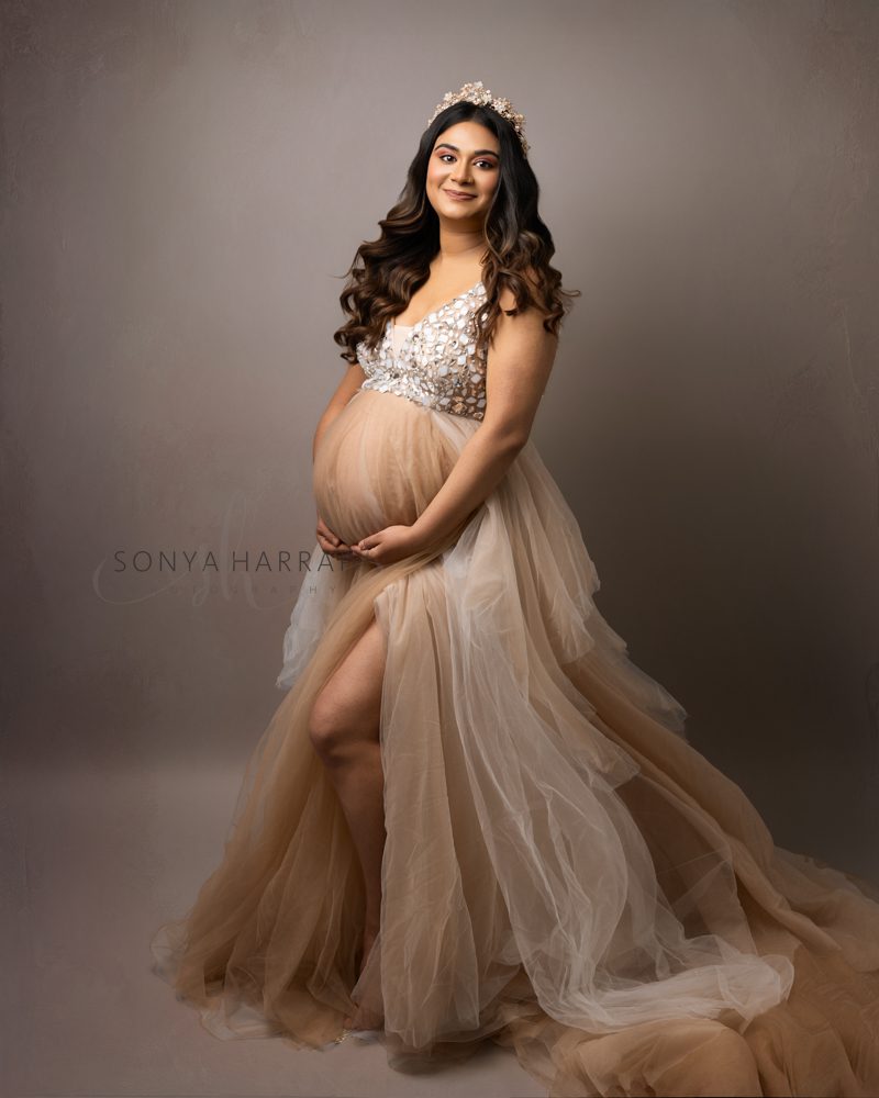 Modest no skin Maternity Pregnancy photoshoot by Sonya Harrap Hertfirdshire wealth garden St Albans watford