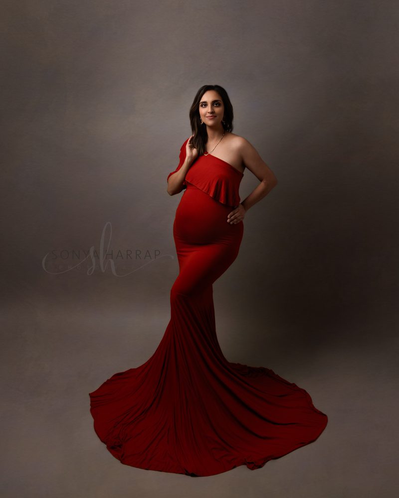 Modest no skin Maternity Pregnancy photoshoot by Sonya Harrap Hertfirdshire wealth garden St Albans watford