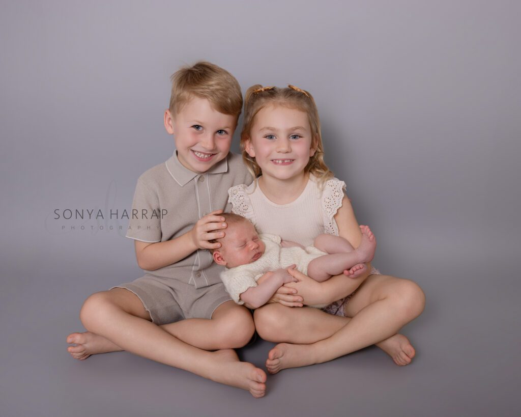 Newborn photoshoot in welwyn garden city st albans potters bar Watford gift for new parents